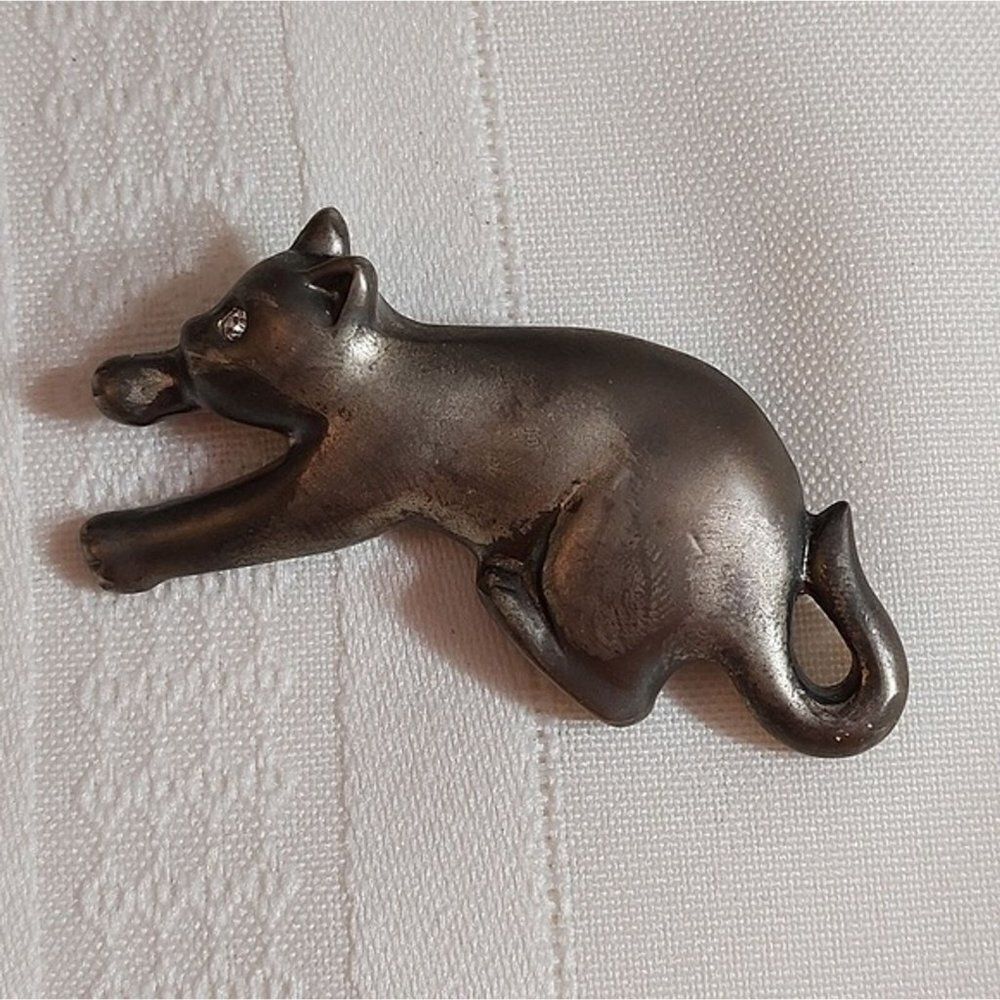 Silver Gray Cat with Rhinestone Eye Pin Brooch